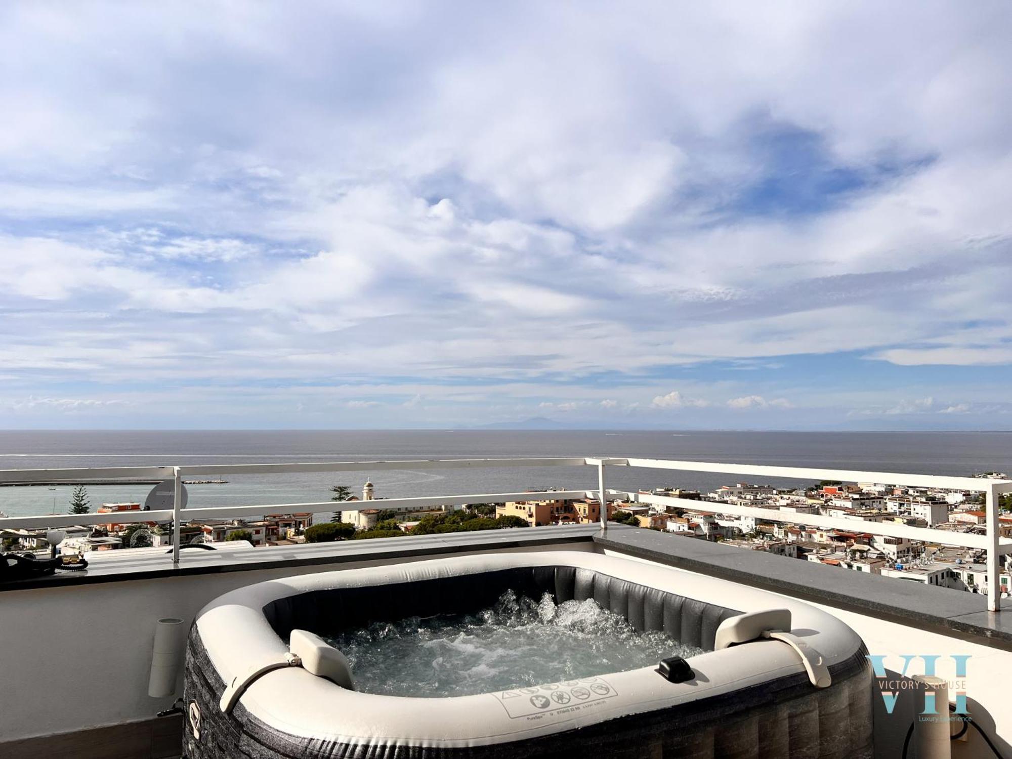 Вилла Victory'S Luxury House With Jacuzzi On The Roof Казамиччола-Терме Экстерьер фото